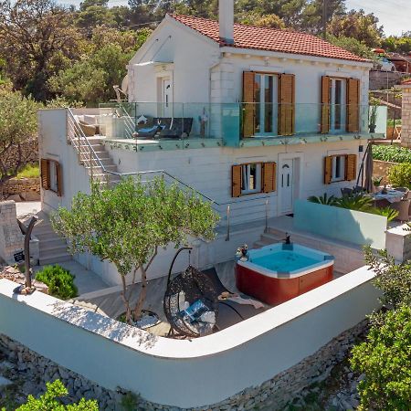 Uniquely Designed Villa Ivana With Outdoor Jacuzzi Nearby The Pebble Banje Beach At The Island Of Solta Rogač Kültér fotó