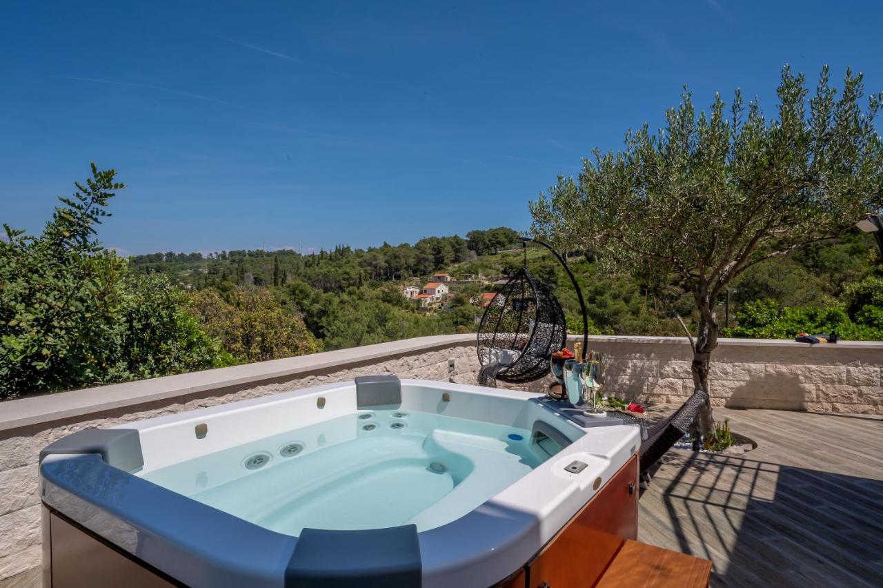 Uniquely Designed Villa Ivana With Outdoor Jacuzzi Nearby The Pebble Banje Beach At The Island Of Solta Rogač Kültér fotó