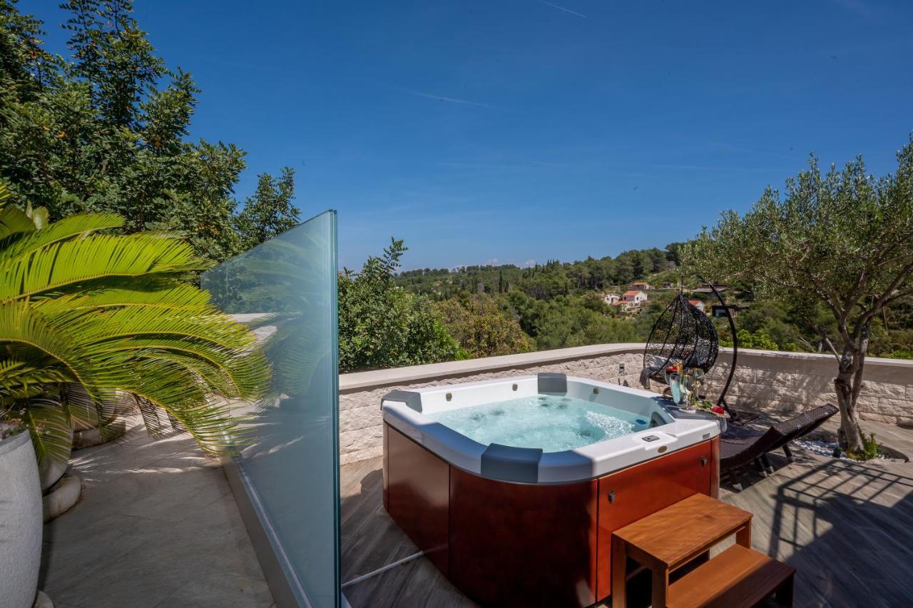Uniquely Designed Villa Ivana With Outdoor Jacuzzi Nearby The Pebble Banje Beach At The Island Of Solta Rogač Kültér fotó