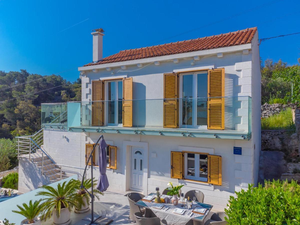 Uniquely Designed Villa Ivana With Outdoor Jacuzzi Nearby The Pebble Banje Beach At The Island Of Solta Rogač Kültér fotó