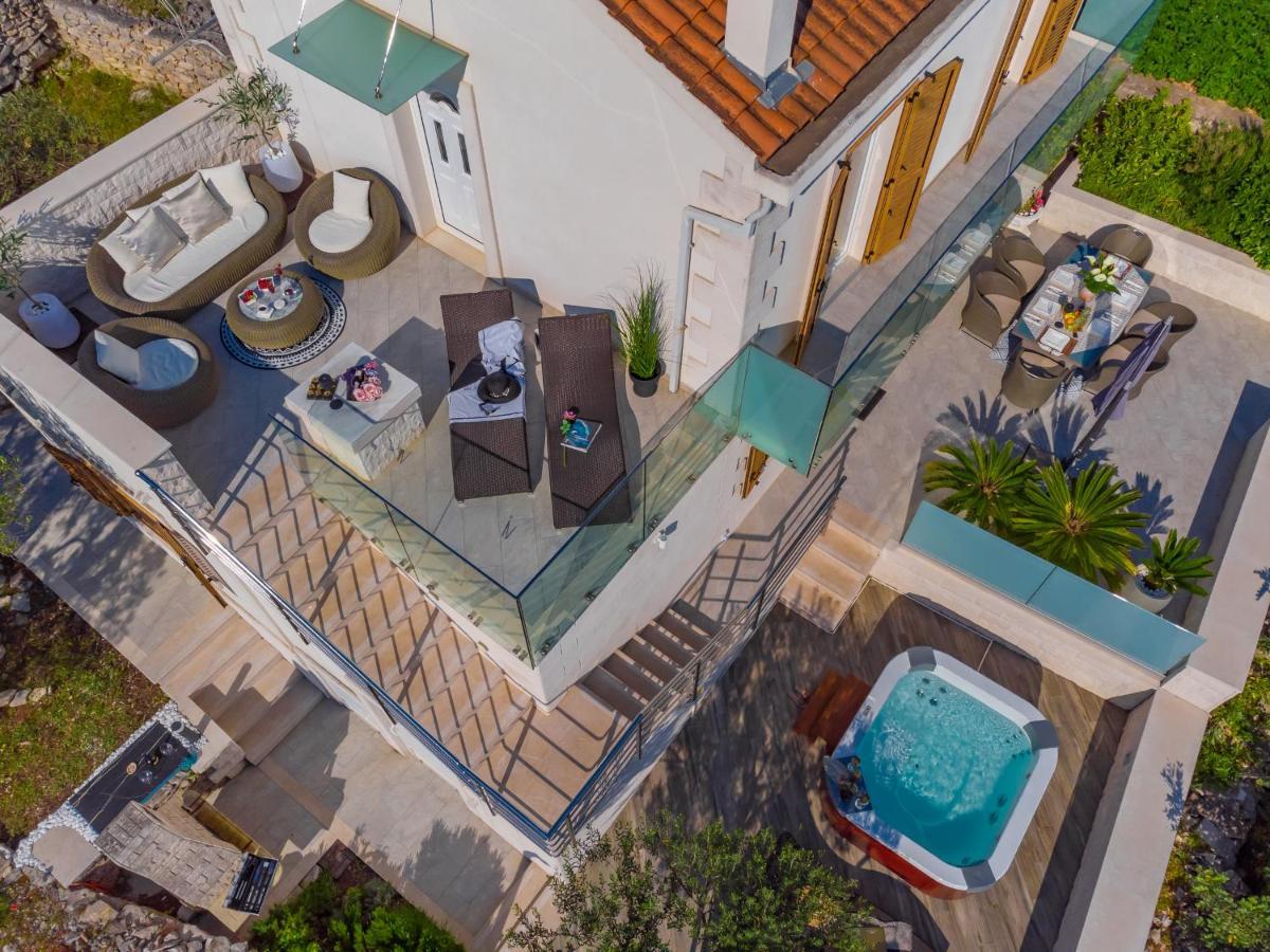 Uniquely Designed Villa Ivana With Outdoor Jacuzzi Nearby The Pebble Banje Beach At The Island Of Solta Rogač Kültér fotó