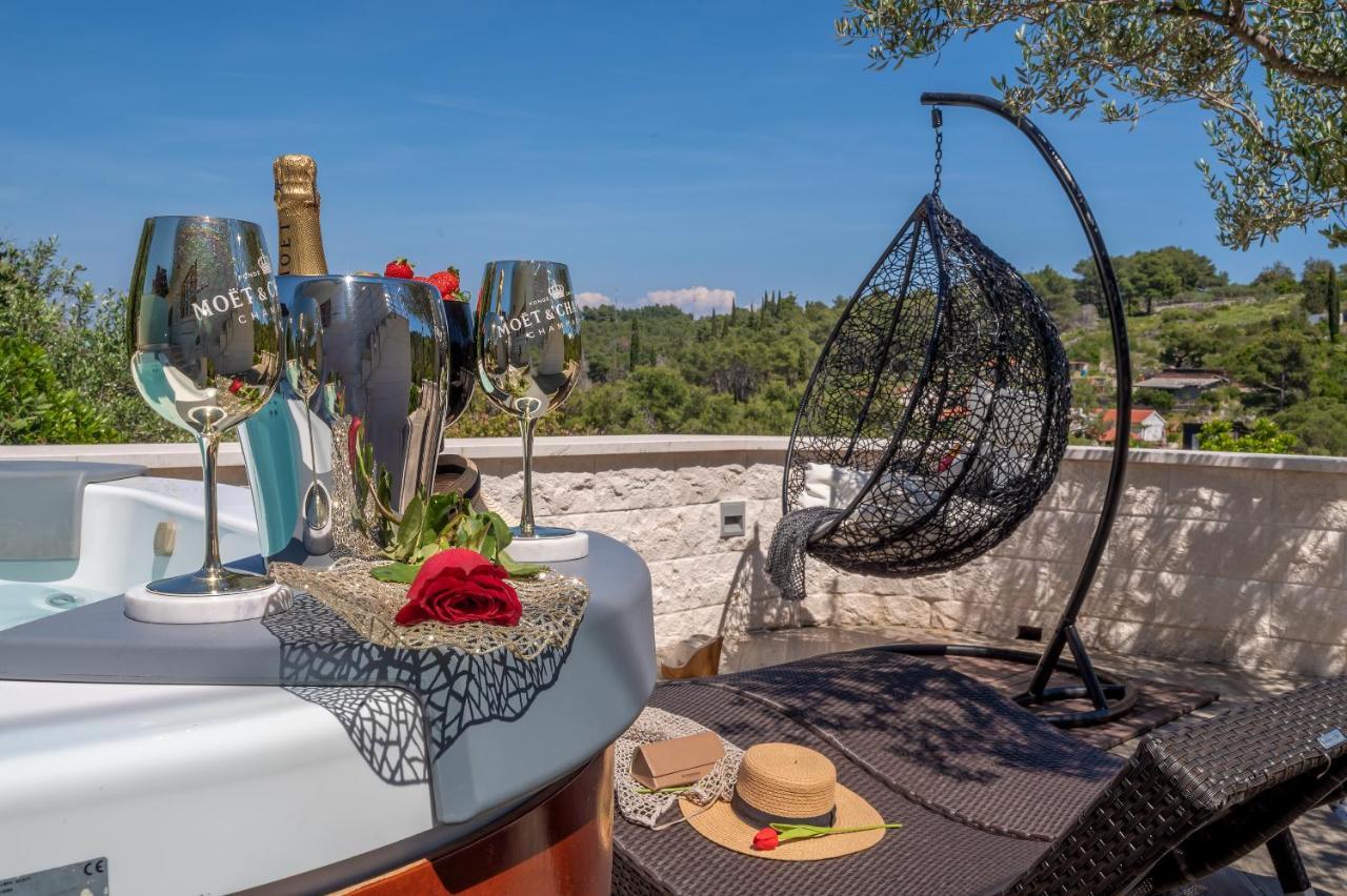 Uniquely Designed Villa Ivana With Outdoor Jacuzzi Nearby The Pebble Banje Beach At The Island Of Solta Rogač Kültér fotó