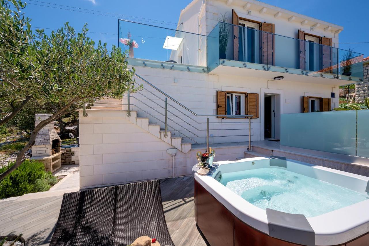 Uniquely Designed Villa Ivana With Outdoor Jacuzzi Nearby The Pebble Banje Beach At The Island Of Solta Rogač Kültér fotó