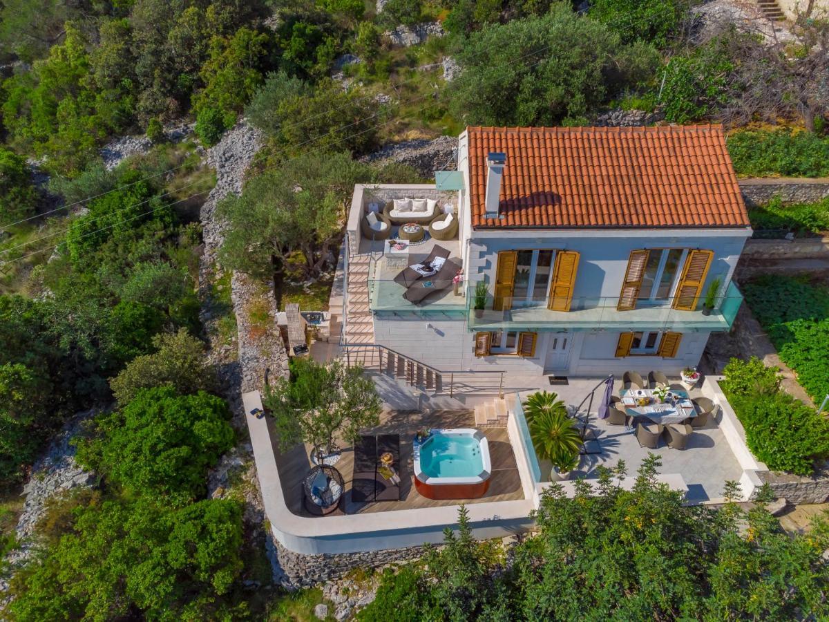 Uniquely Designed Villa Ivana With Outdoor Jacuzzi Nearby The Pebble Banje Beach At The Island Of Solta Rogač Kültér fotó
