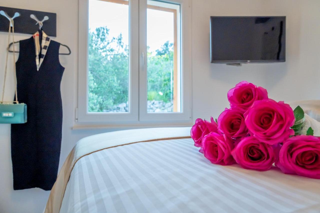 Uniquely Designed Villa Ivana With Outdoor Jacuzzi Nearby The Pebble Banje Beach At The Island Of Solta Rogač Kültér fotó