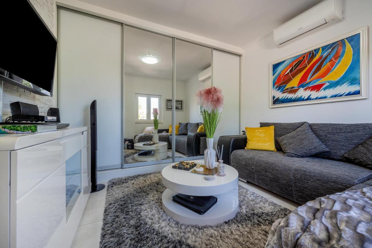 Uniquely Designed Villa Ivana With Outdoor Jacuzzi Nearby The Pebble Banje Beach At The Island Of Solta Rogač Kültér fotó