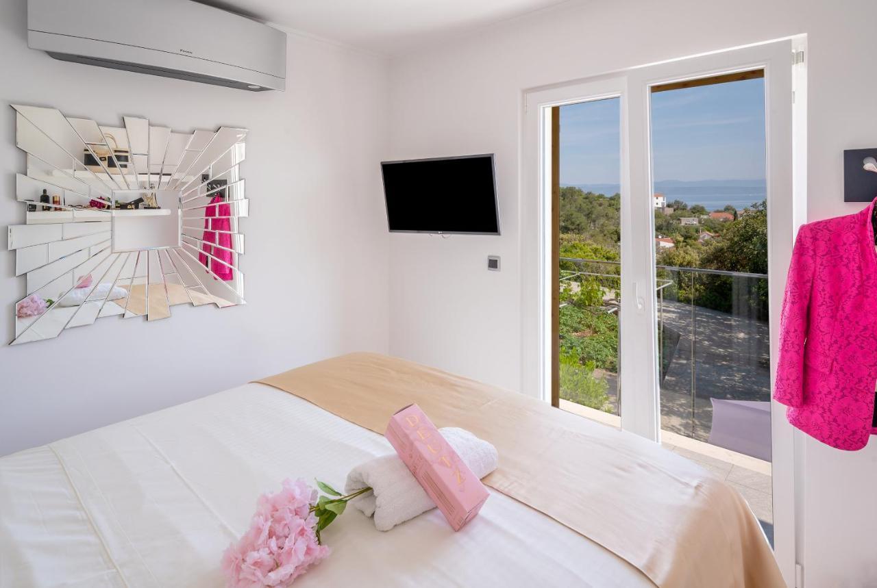 Uniquely Designed Villa Ivana With Outdoor Jacuzzi Nearby The Pebble Banje Beach At The Island Of Solta Rogač Kültér fotó