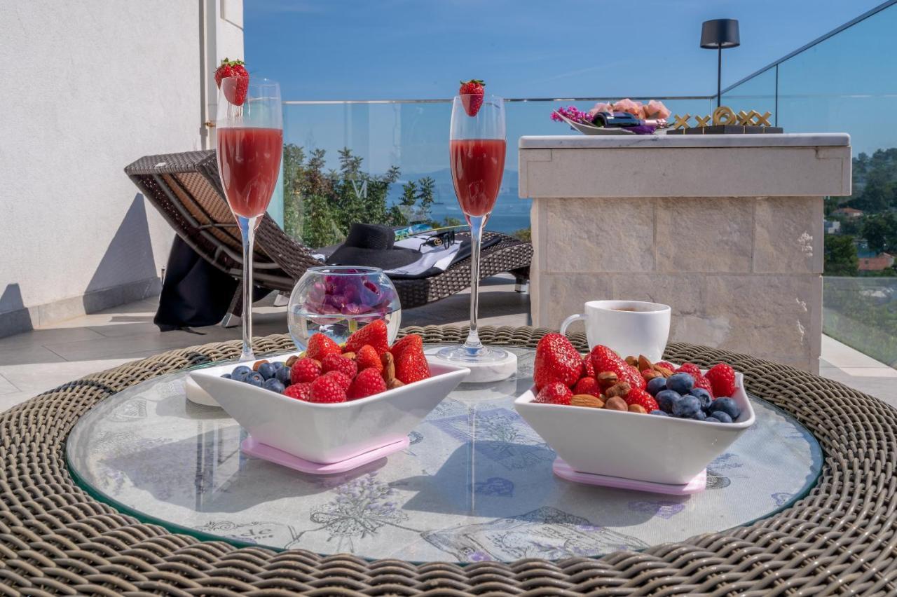 Uniquely Designed Villa Ivana With Outdoor Jacuzzi Nearby The Pebble Banje Beach At The Island Of Solta Rogač Kültér fotó