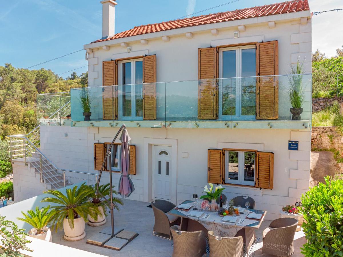 Uniquely Designed Villa Ivana With Outdoor Jacuzzi Nearby The Pebble Banje Beach At The Island Of Solta Rogač Kültér fotó