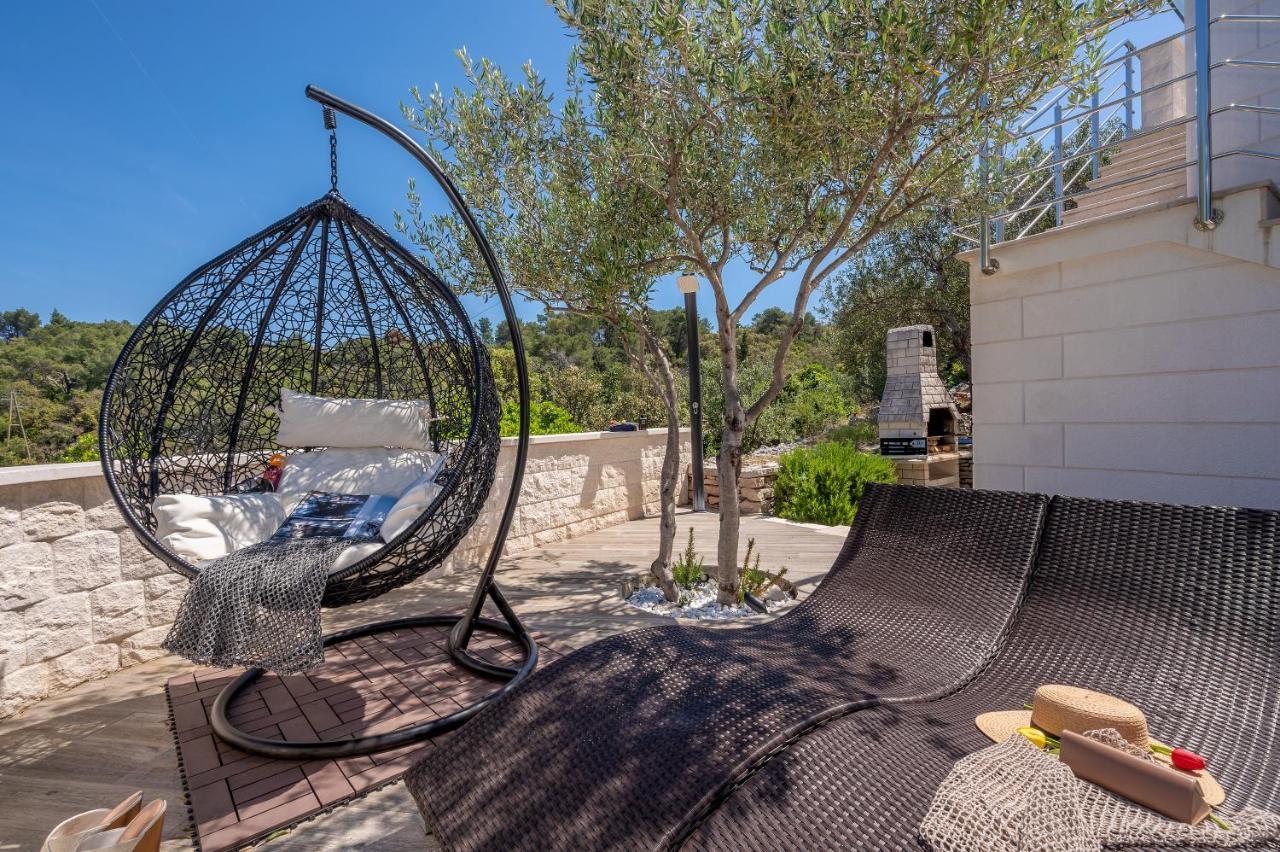 Uniquely Designed Villa Ivana With Outdoor Jacuzzi Nearby The Pebble Banje Beach At The Island Of Solta Rogač Kültér fotó