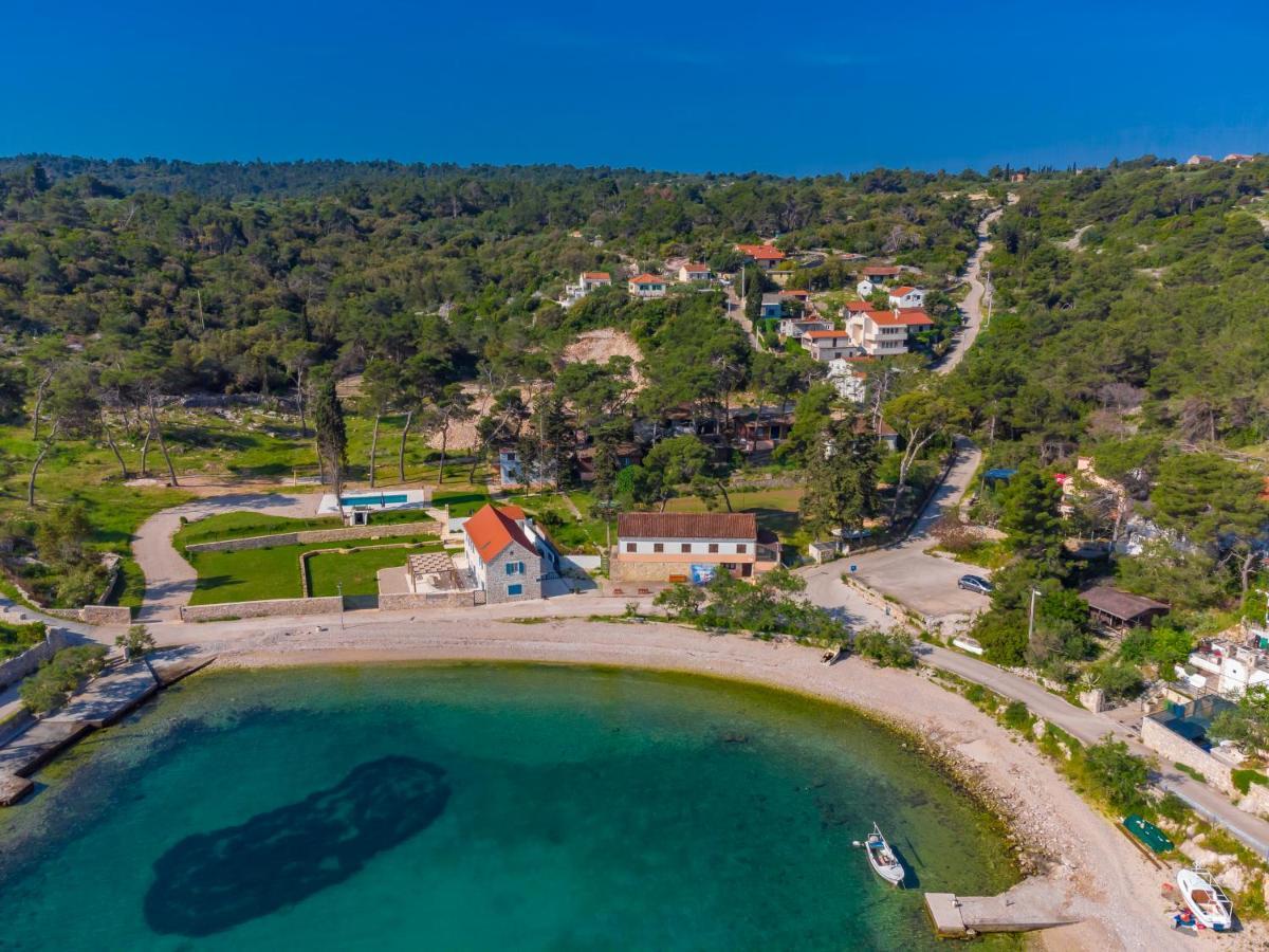 Uniquely Designed Villa Ivana With Outdoor Jacuzzi Nearby The Pebble Banje Beach At The Island Of Solta Rogač Kültér fotó