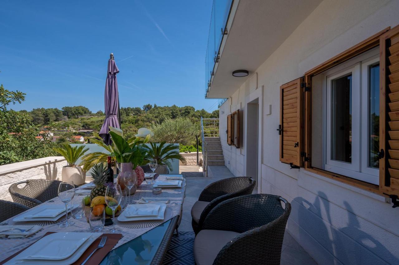 Uniquely Designed Villa Ivana With Outdoor Jacuzzi Nearby The Pebble Banje Beach At The Island Of Solta Rogač Kültér fotó