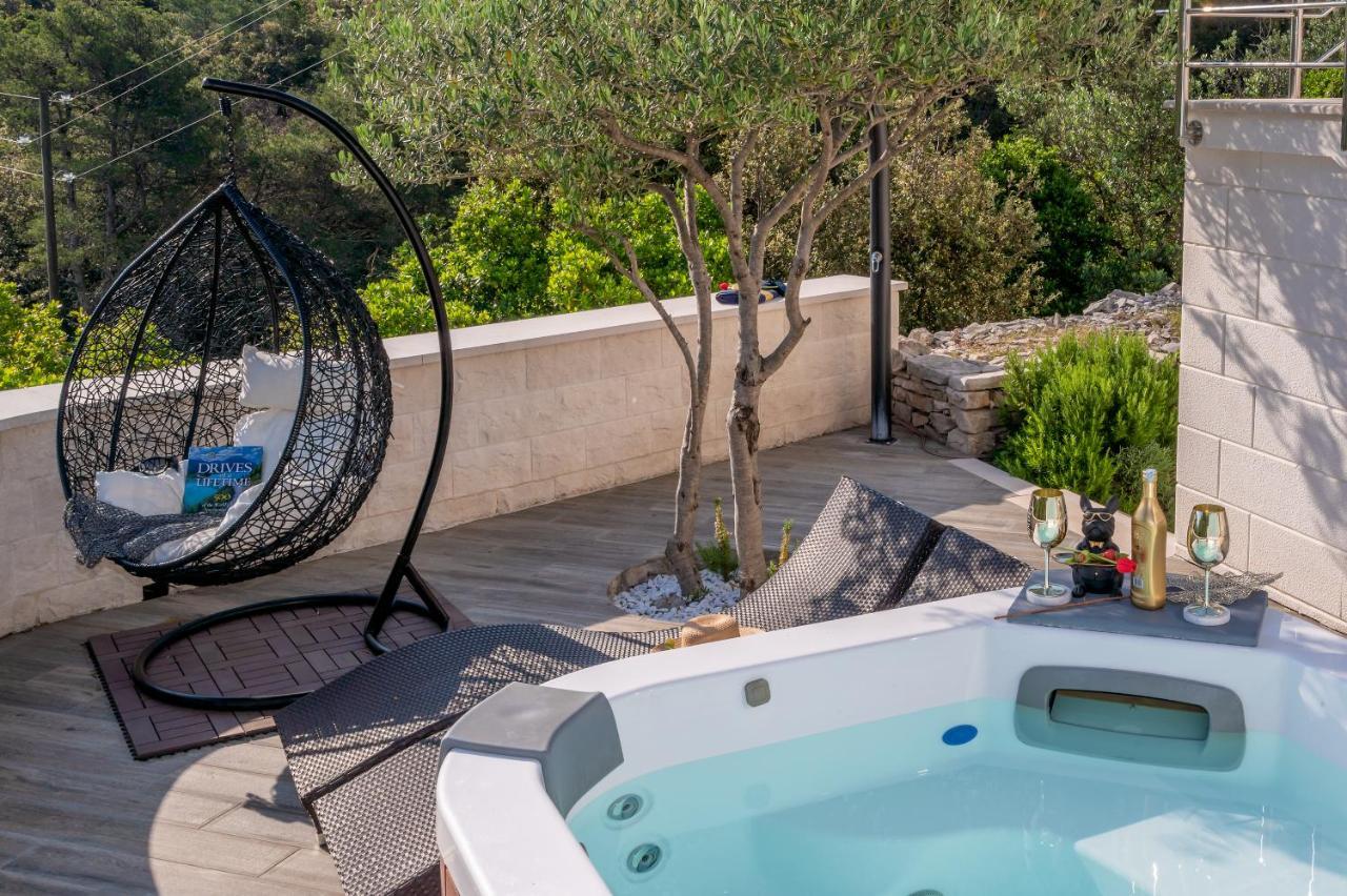 Uniquely Designed Villa Ivana With Outdoor Jacuzzi Nearby The Pebble Banje Beach At The Island Of Solta Rogač Kültér fotó