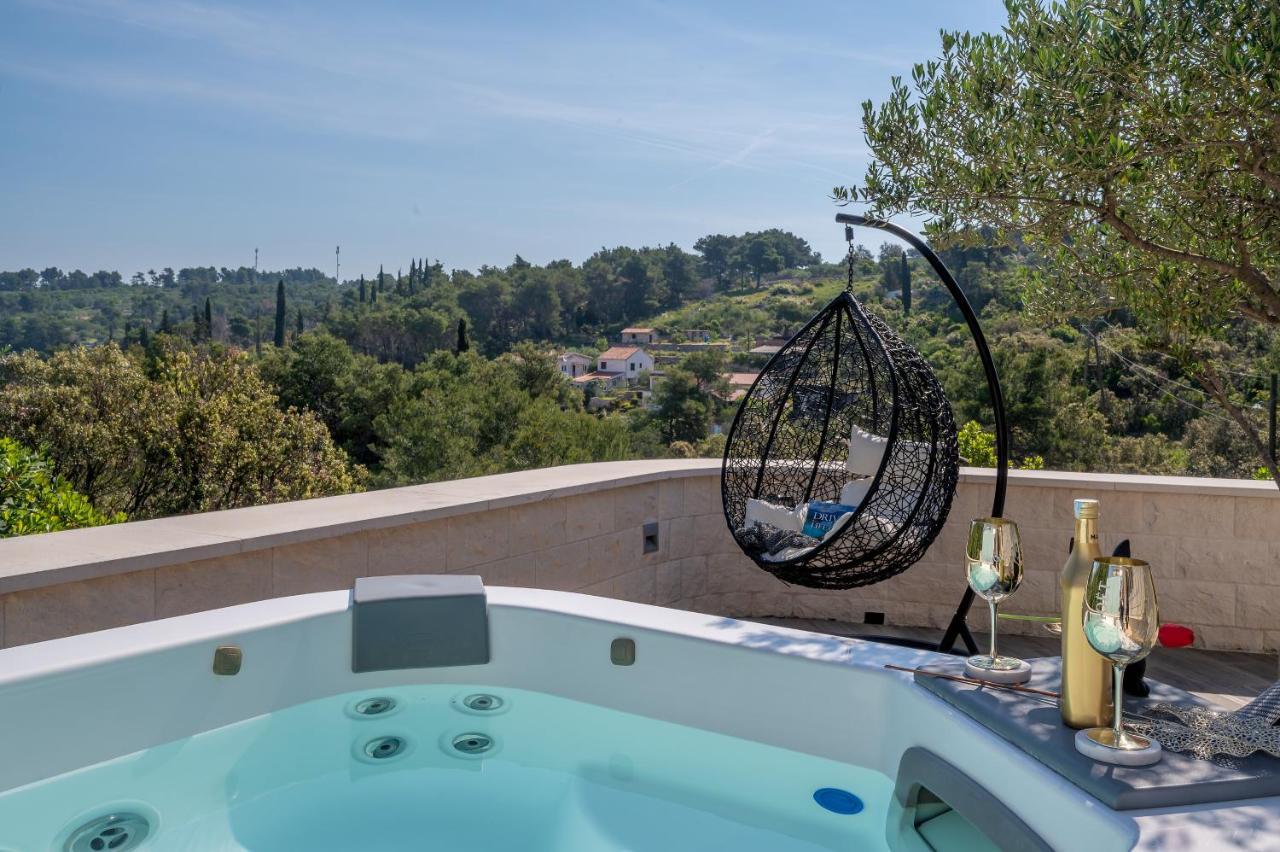 Uniquely Designed Villa Ivana With Outdoor Jacuzzi Nearby The Pebble Banje Beach At The Island Of Solta Rogač Kültér fotó