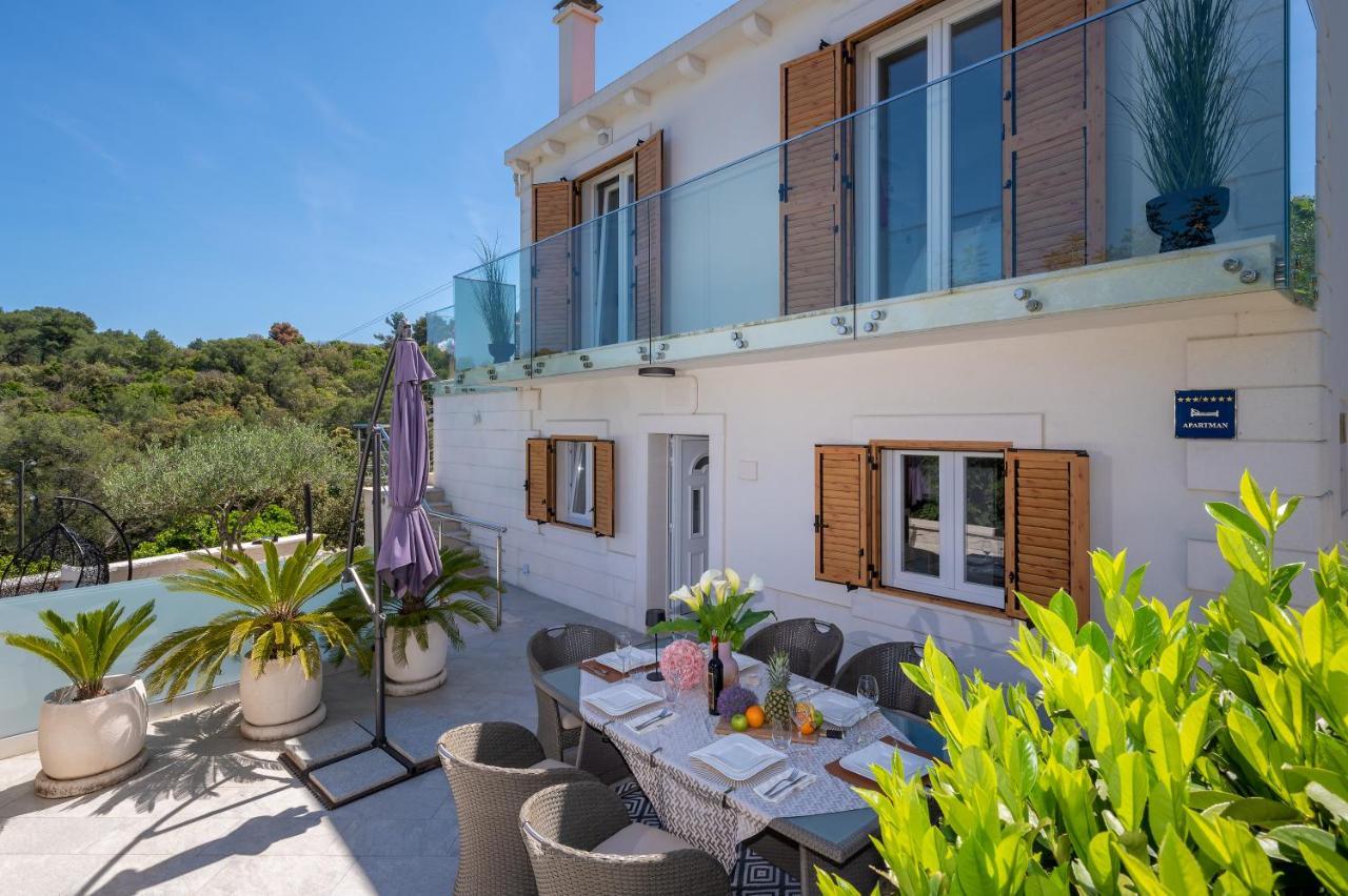 Uniquely Designed Villa Ivana With Outdoor Jacuzzi Nearby The Pebble Banje Beach At The Island Of Solta Rogač Kültér fotó
